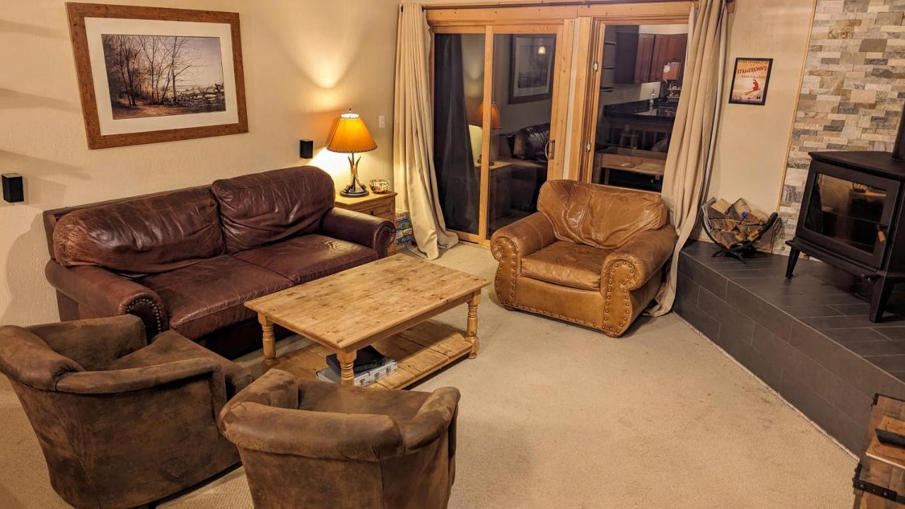 Cozy Townhouse On The Main Bus Line Villa Breckenridge Exterior photo