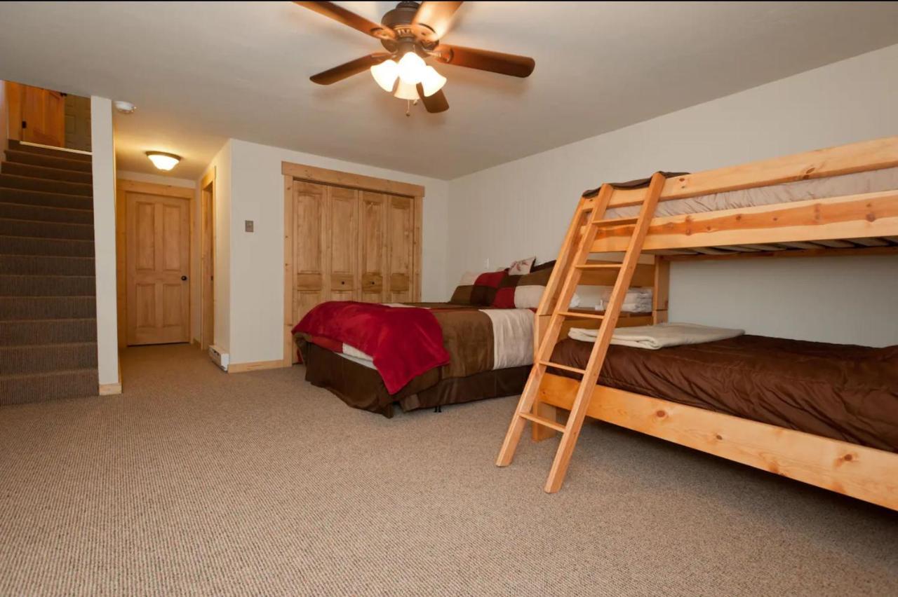 Cozy Townhouse On The Main Bus Line Villa Breckenridge Exterior photo